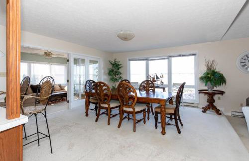 4 Bedroom Lakefront Home with Private Beach on Cedar Point Chaussee - Photo 9