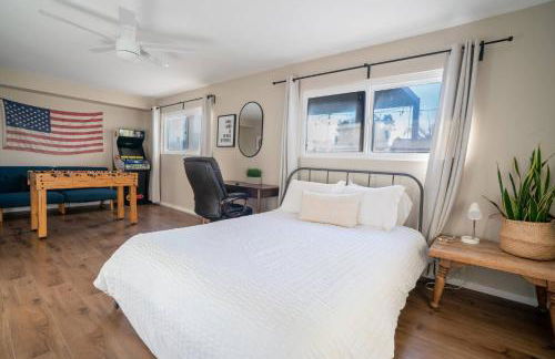 4Bd, putt putt, turf, grill, fire pit & more! - Photo 48