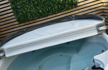 The Telephone exchange very quaint hot tub stay - Foto 17