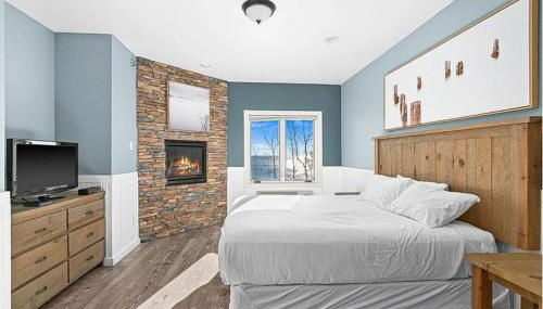 Whispering Pines Lake Views King Suite, 2 Queen Beds, Kitchen and Heated Pools - Foto 4