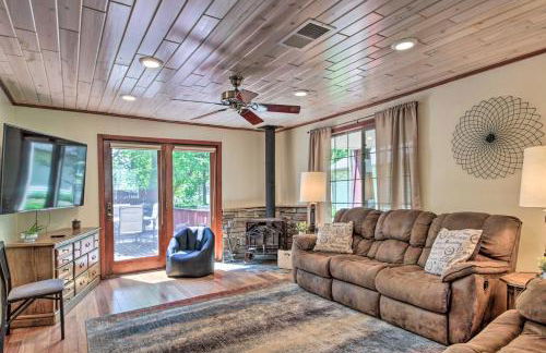 Retreat with Lake Access and Private Boat Dock! - Foto 3