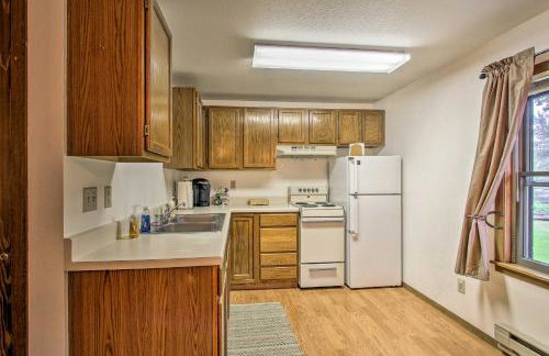 Cozy Angler's Apt - Steps to Trout Fishing River! - Foto 10