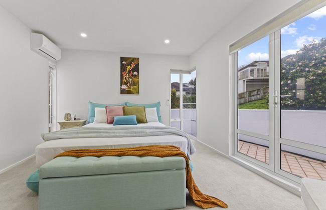 High-end Modern Villa Spa Pool & Views - Photo 31