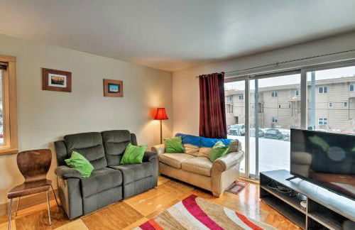 Walk to Town and Coast Anchorage Condo with Fireplace - Foto 3