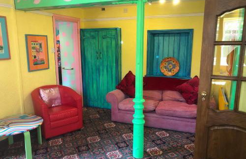 Historic Pike House with Beautiful Garden - Photo 4