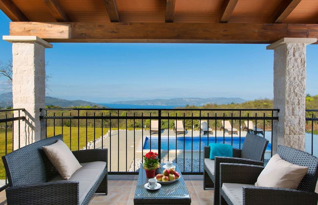 Detached Villa With Private Pool Located on Hill Overlooking Kvarner - Foto 30