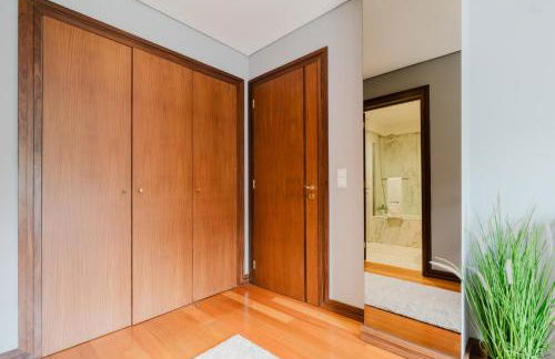 Elegant Riverfront Flat | Pool & Sports by Host Wise - Foto 16