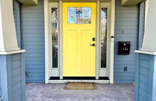 King Bed-Private Yard-Driveway Parking - Photo 9