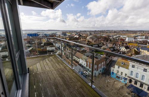 A Wave From It All - Extensive Harbour Views from Wrap-Around Balcony - Foto 13