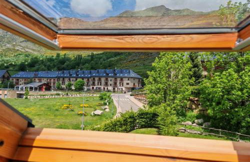 Chimenea y cocina moderna, encanto rústico con confort - Aüt 3 - Foto 35