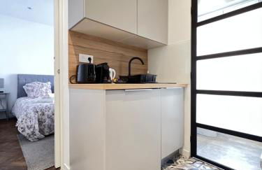 LOENA CANNES CENTRE - 2 pièces rénové - 4 personnes - proche croisette palais festival plage - internet gratuit - climatisation - non fumeur - Foto 1