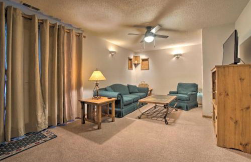 Vivid Cedar Ridge Cabin about 23 Miles to Wichita! - Foto 9