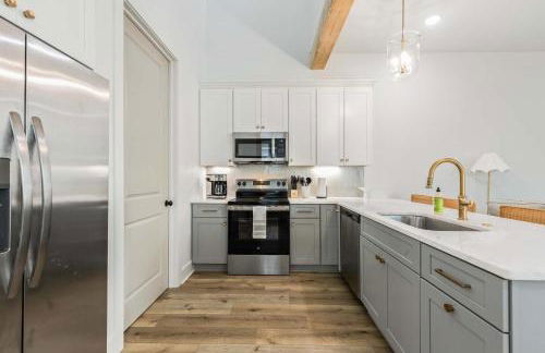 New cottage near Sports Complex with King Beds - Foto 18