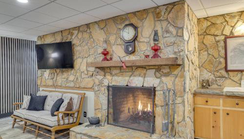Cozy, Pet-Friendly Retreat in Hickory with Fire Pit! - Photo 3