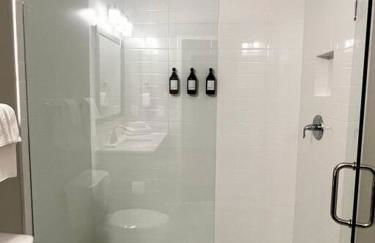 1 Bedroom Luxury Apartment - Photo 5