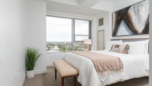 High Rise Retreat w City Skyline Views Shared Gym - Foto 2