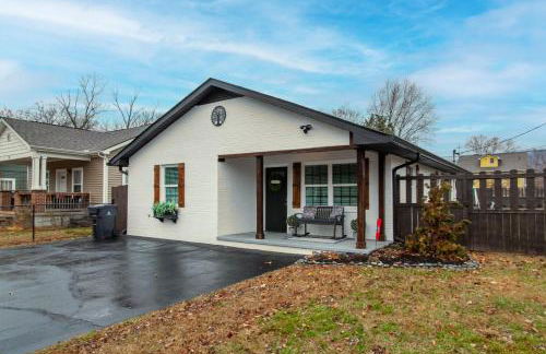 Blue Valley Inn - Hot Tub & Spacious Play Area! - Foto 47