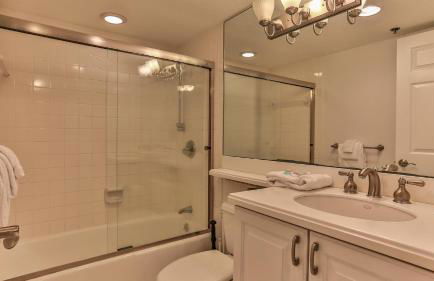 Destin Towers 142 - 2 Bedroom Beach Front Condo in the Heart of Destin with Amazing Views! - Foto 16