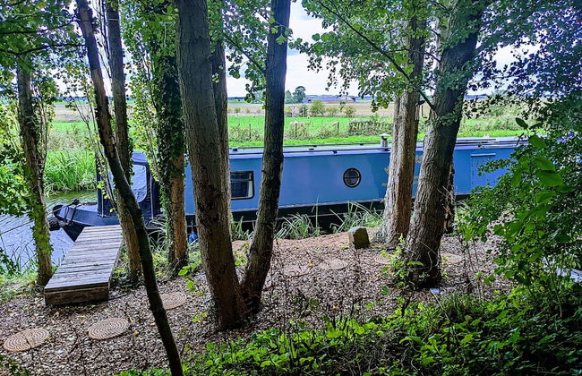 Narrowboat With Hot Tub, Spa, Cruising And More - Photo 28