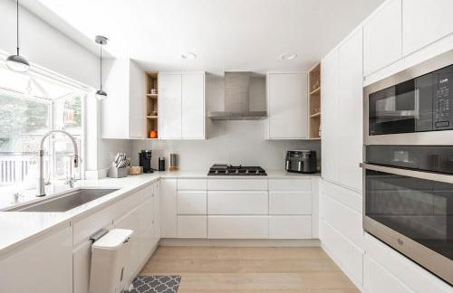 Spacious Central Kirkland Gem with Deck Near Google - Foto 38