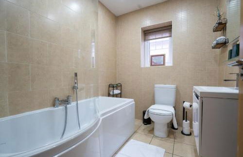 Runway Hse Luxe 5 Bed, with King sized Beds, next to Aiport & NEC, JLR 5 mins - Foto 13