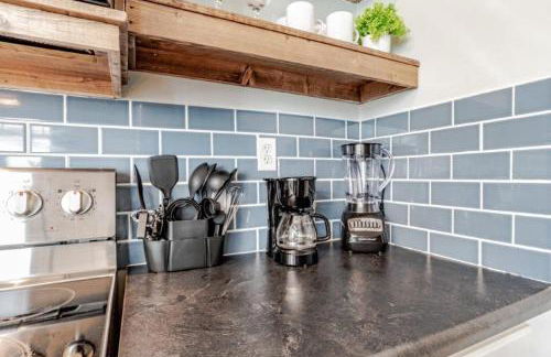 Dauphin District Darling #4 Downtown, Dining - Photo 10