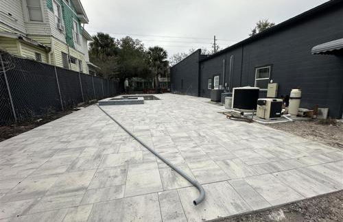 Urban Oasis - A Newly Renovated 4BR Dream - Foto 36