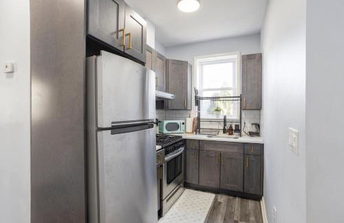 Three BR near Metlife with Laundry & Parking - Foto 3