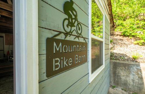 Mountain Bungalow-Walk to Downtown/Biker's Dream! - Foto 42