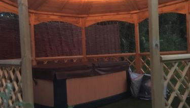 The Orchard Glamping pod - Photo 4