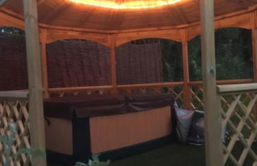 The Orchard Glamping pod - Photo 4