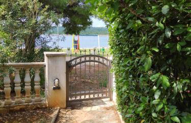 VILLA PUNTA BLAVA - Beachfront Family Villa with Sea View - no pets allowed - Foto 49