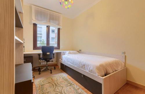 Encanto y Confort en Calle Epalza - Tu Familia en el Corazón de Bilbao - Foto 5