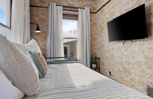 Downtown Gillett Bungalow, Fireplace, 3B, Historic - Foto 23