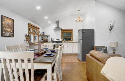 Twin Pines Retreat - Lake, Firepit and Games - Foto 38