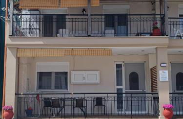 Marina's Apartments - White & Stone Apartment - Photo 13