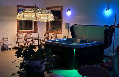 8-Acre Bridgman Oasis Pool, Hot Tub and Game Room - Foto 32