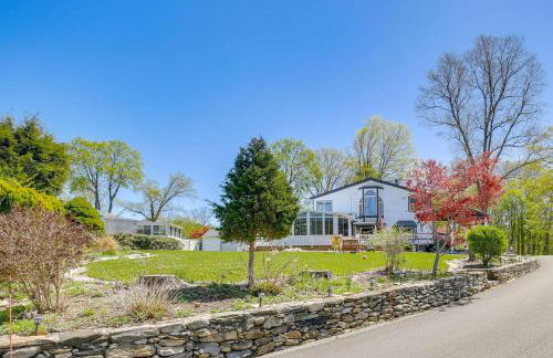 Lake Carmel Access Waterfront Home with Deck! - Foto 33