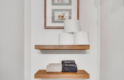 NEW! Shenandoah family & dog friendly cabin - 5 min walk river with private river access, BBQ, playground, fire pit - Foto 68