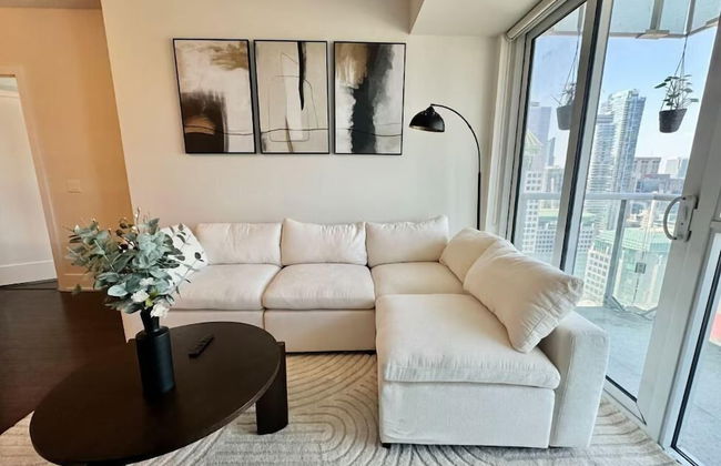 Lanterra Downtown Cn Tower - Photo 63