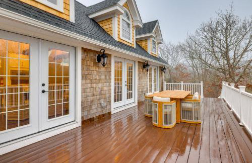 Easy Coast Access! Elevated Marthas Vineyard Stay - Foto 23