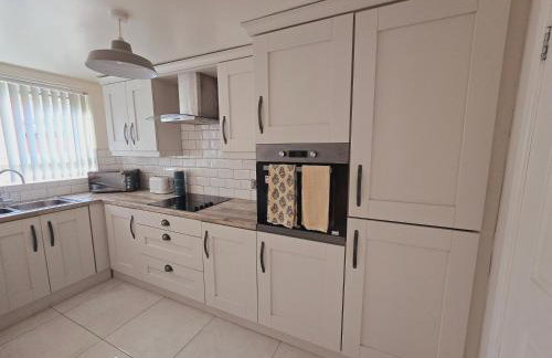 The Bogside Haven - Heart of Derry - Photo 6