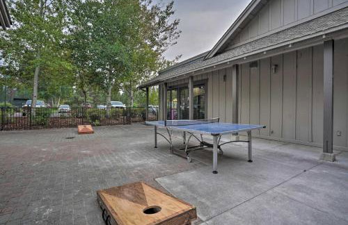 Chalet at Running Y Resort with Wraparound Deck! - Foto 31