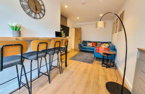 4 bed 2 bath Spacious House with 2 Driveway parking in Ilford London - Foto 1