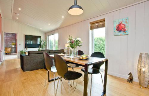 Pomegranate, Hot Tub, Wi-Fi - Photo 3