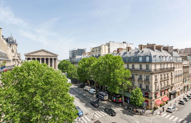 Luxury 2 Bedroom Duplex - Beautiful Monument View - Photo 1