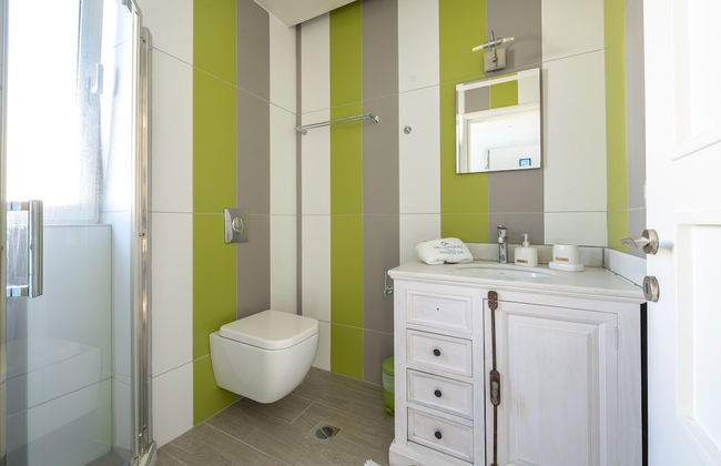 Seabreeze Villa - with Jacuzzi & heated pool - Photo 30