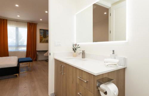 Stylish Apartments in Glendale with Free Parking - Foto 35