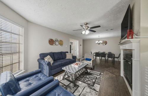 Pool Villa- Near Airport & Downtown, Fire Pit, Foosball - Foto 14