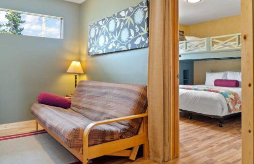 Cozy 2BR with Great Views Near Trails - Photo 16